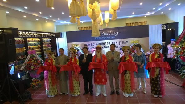 Ngày hội Văn hóa tơ lụa Việt Nam - ASEAN tôn vinh các làng nghề tơ lụa tiêu biểu của ASEAN - ảnh 1